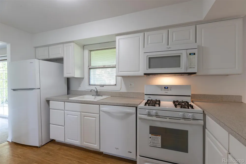 23067 Heatherbrae Way Novi City, MI 48375