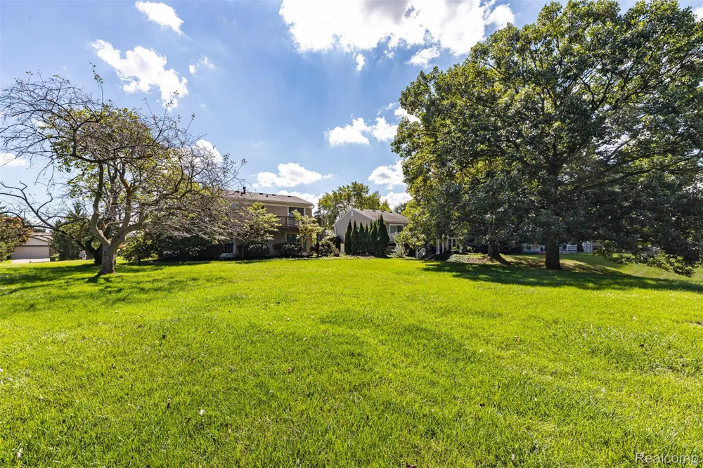 23067 Heatherbrae Way Novi City, MI 48375