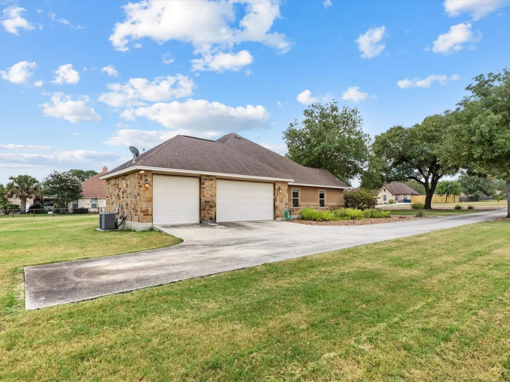 192 Copper Ridge Drive La Vernia, TX 78121