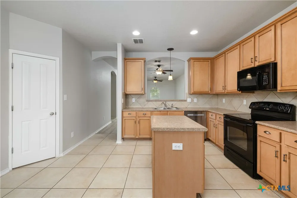 120 Clapboard Run Cibolo, TX 78108