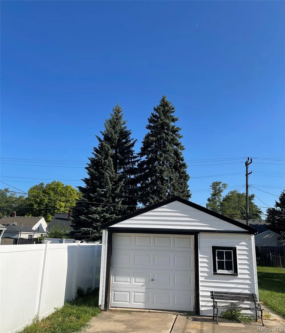940 Saint Johns Boulevard Lincoln Park City, MI 48146