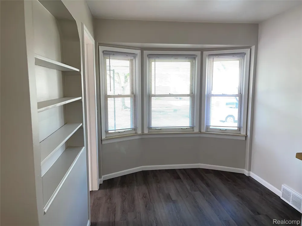 940 Saint Johns Boulevard Lincoln Park City, MI 48146
