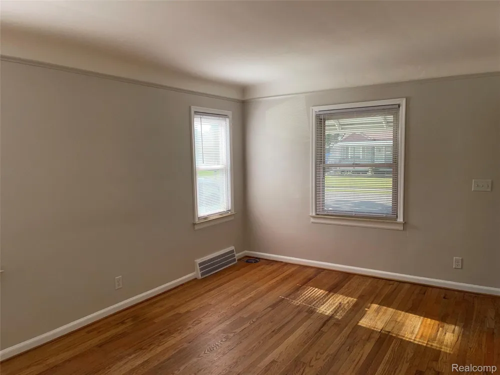 940 Saint Johns Boulevard Lincoln Park City, MI 48146