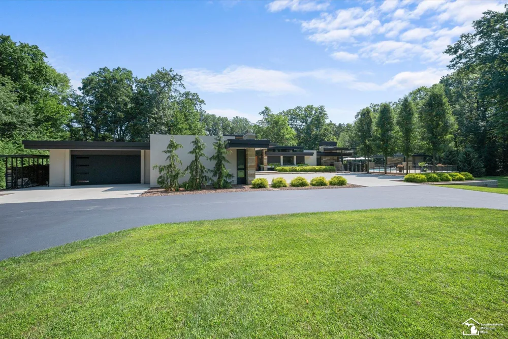 4220 Renshaw Run Bedford Township, MI 48144