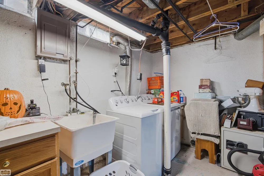 25842 Jeanette Court Street Roseville City, MI 48066