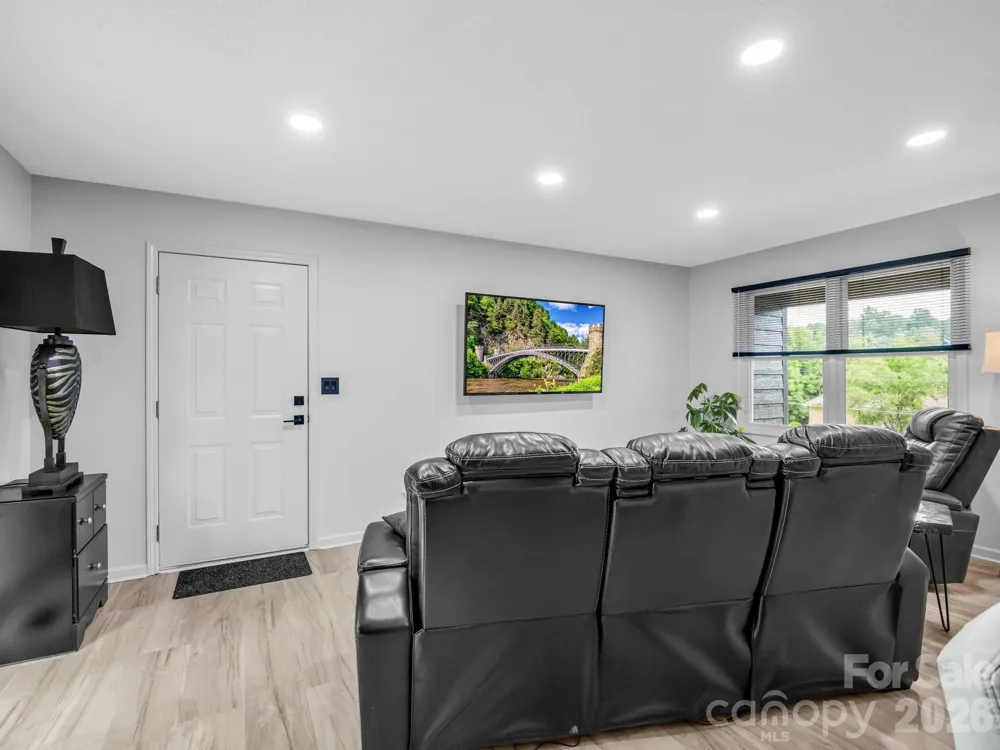 89 Hillview Circle Brevard, NC 28712