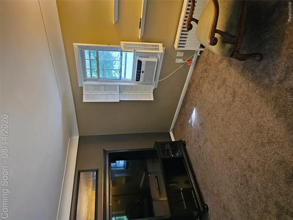 28510 Hillview Street Roseville City, MI 48066
