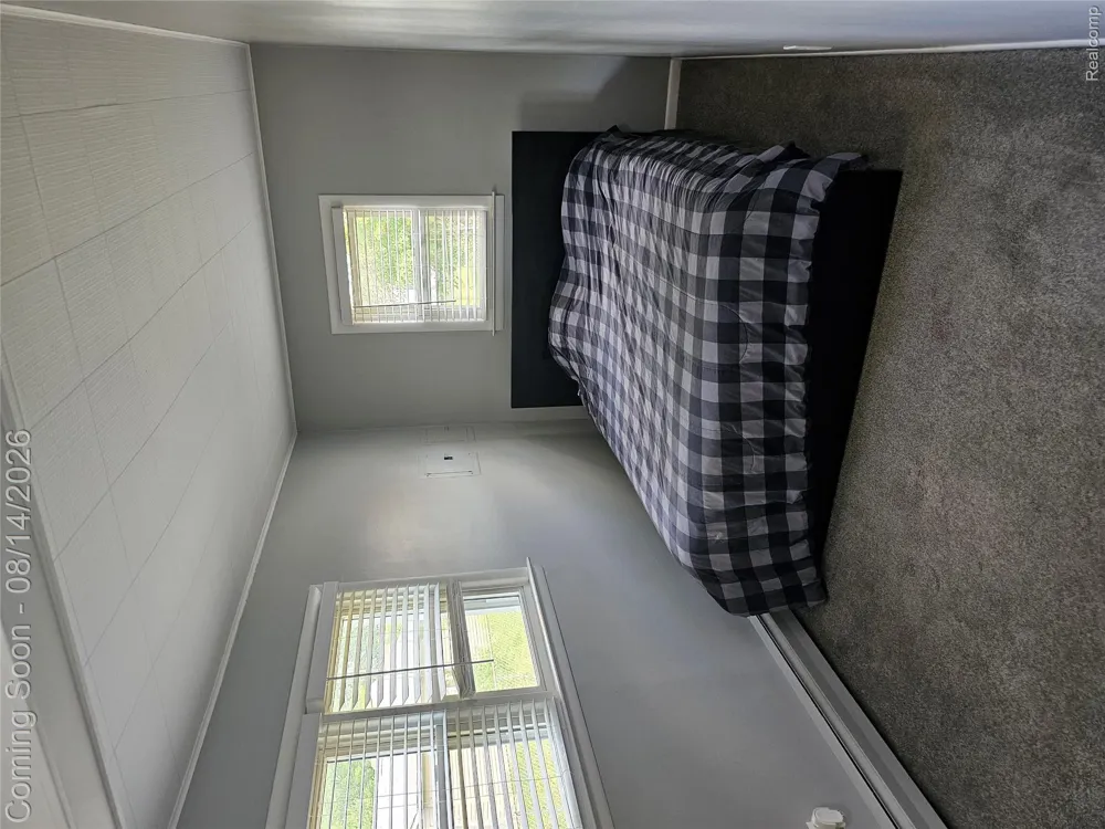 28510 Hillview Street Roseville City, MI 48066