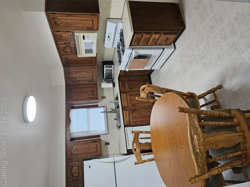 28510 Hillview Street Roseville City, MI 48066