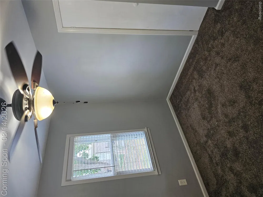 28510 Hillview Street Roseville City, MI 48066