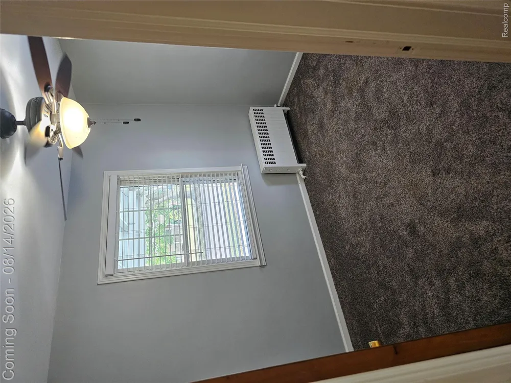 28510 Hillview Street Roseville City, MI 48066