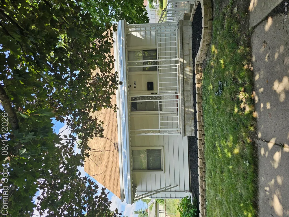 28510 Hillview Street Roseville City, MI 48066