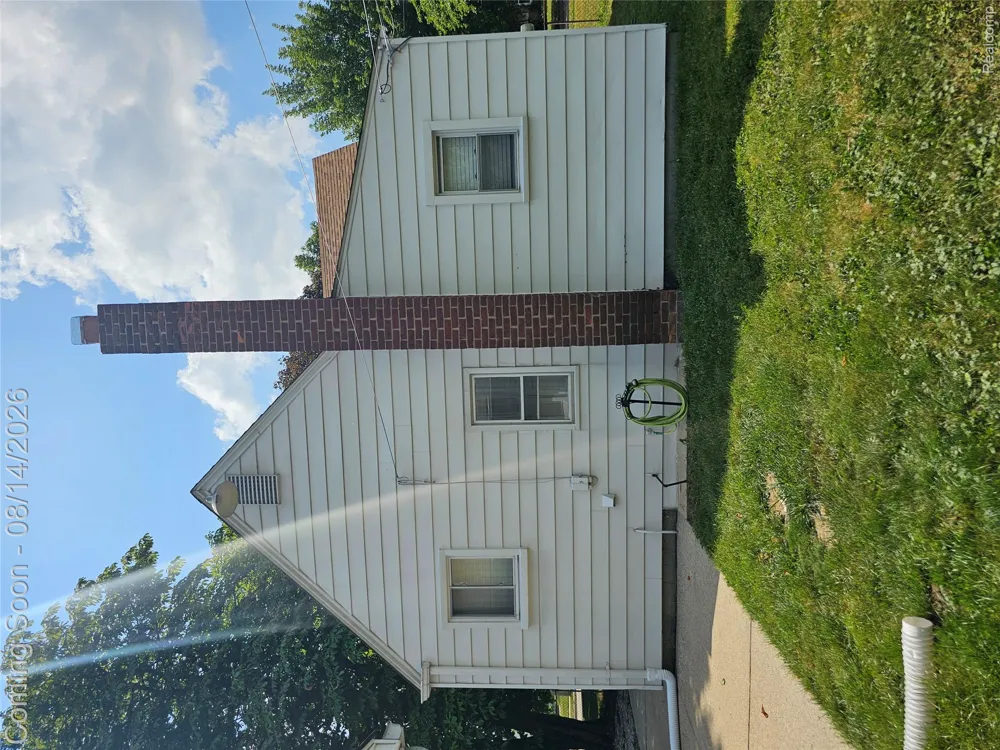 28510 Hillview Street Roseville City, MI 48066