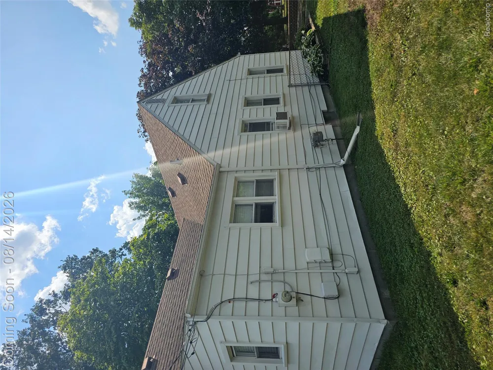 28510 Hillview Street Roseville City, MI 48066