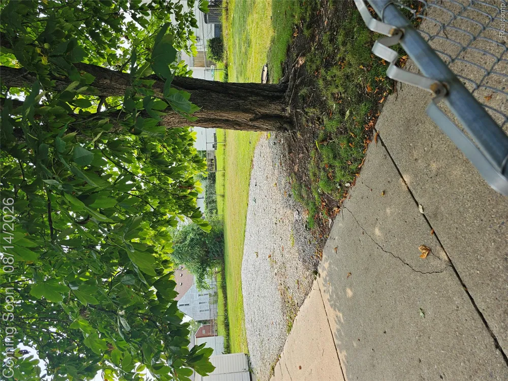28510 Hillview Street Roseville City, MI 48066