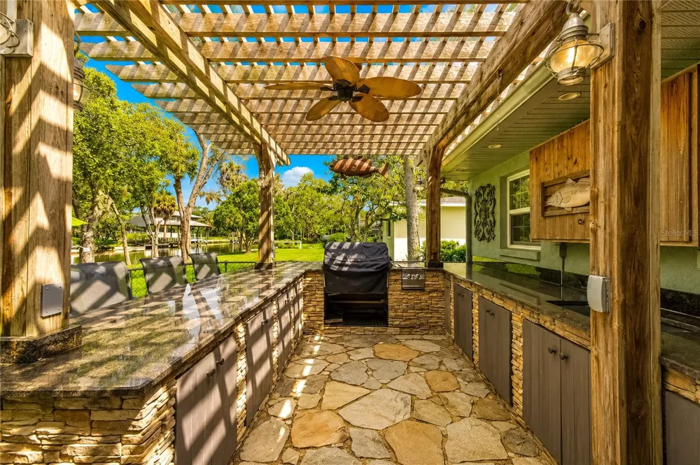 2178 WATERSEDGE DRIVE Crystal River, FL 34429