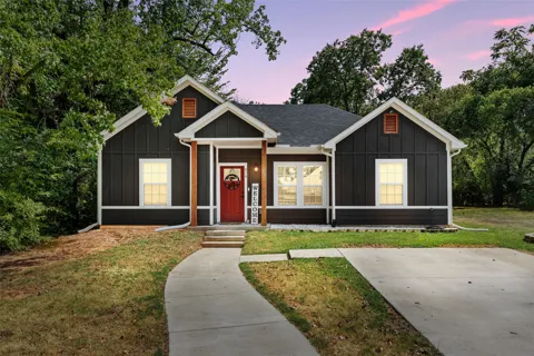 916 W Elm Street
