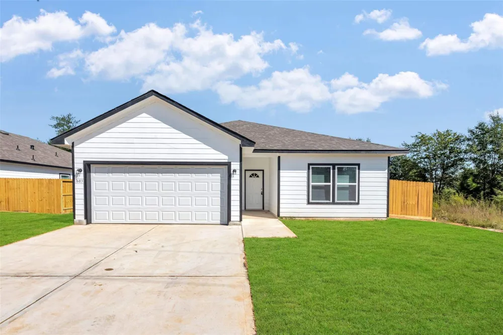 1206 Denison Cleveland, TX 77327
