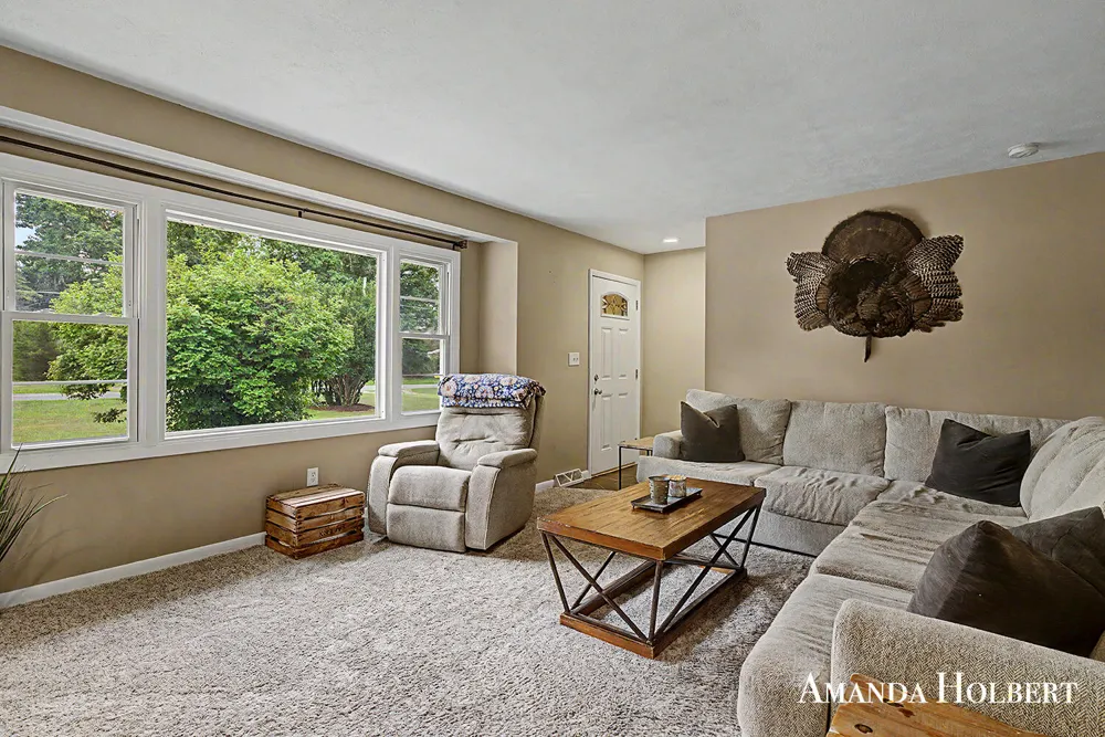 4635 12 Mile Road NE Rockford, MI 49341