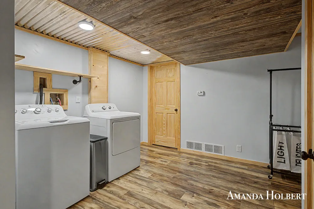 4635 12 Mile Road NE Rockford, MI 49341