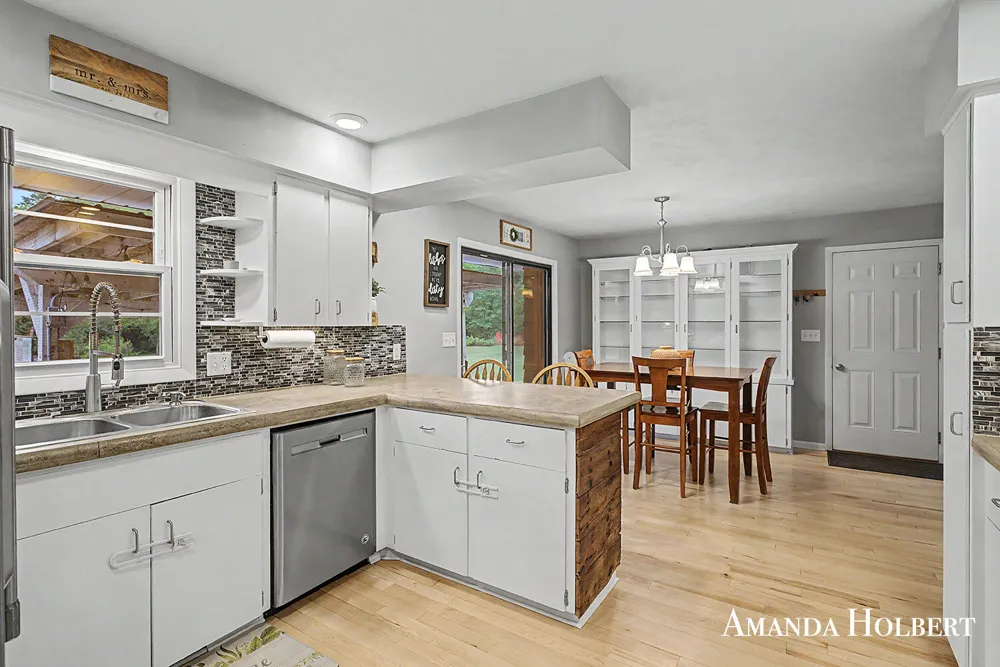 4635 12 Mile Road NE Rockford, MI 49341
