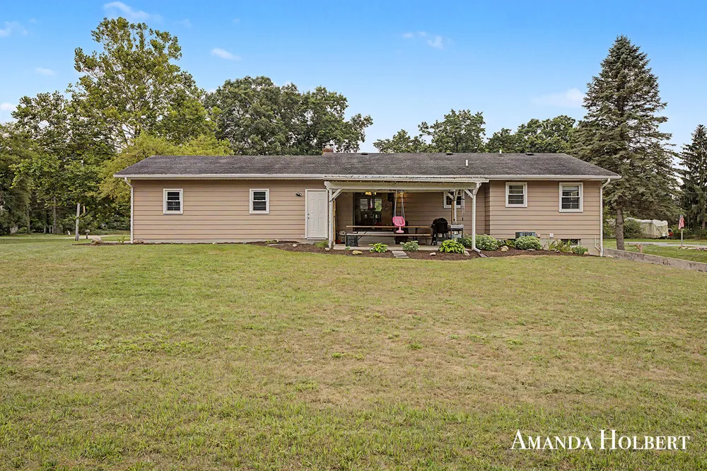 4635 12 Mile Road NE Rockford, MI 49341