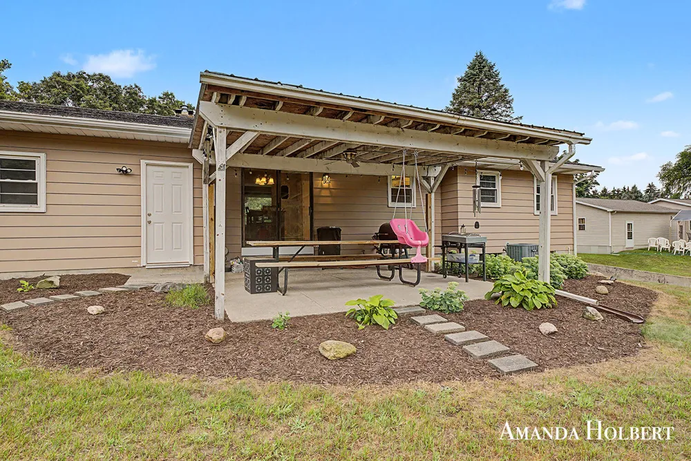 4635 12 Mile Road NE Rockford, MI 49341