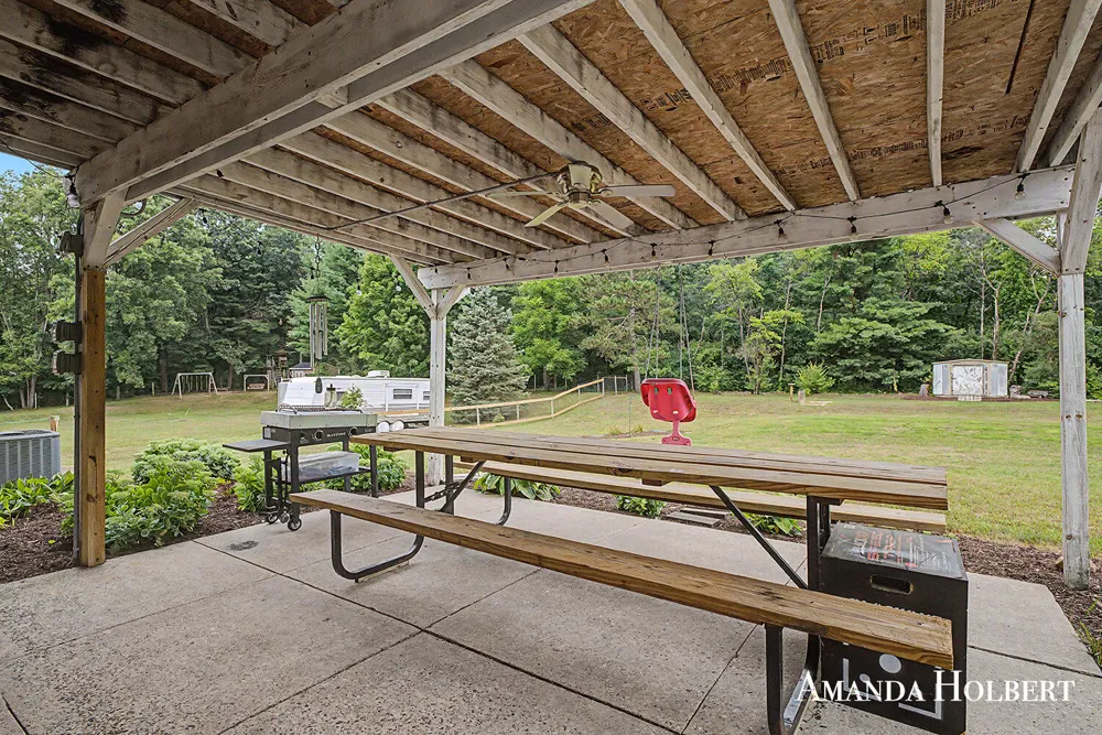 4635 12 Mile Road NE Rockford, MI 49341