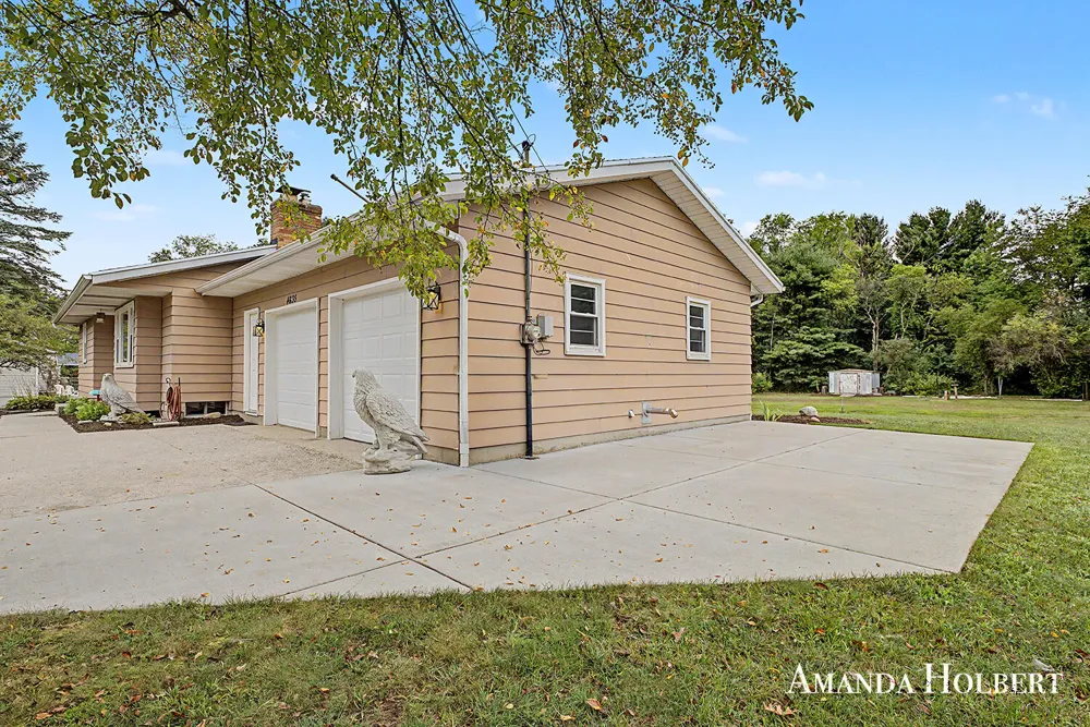 4635 12 Mile Road NE Rockford, MI 49341