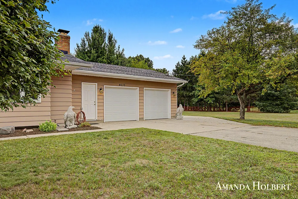 4635 12 Mile Road NE Rockford, MI 49341