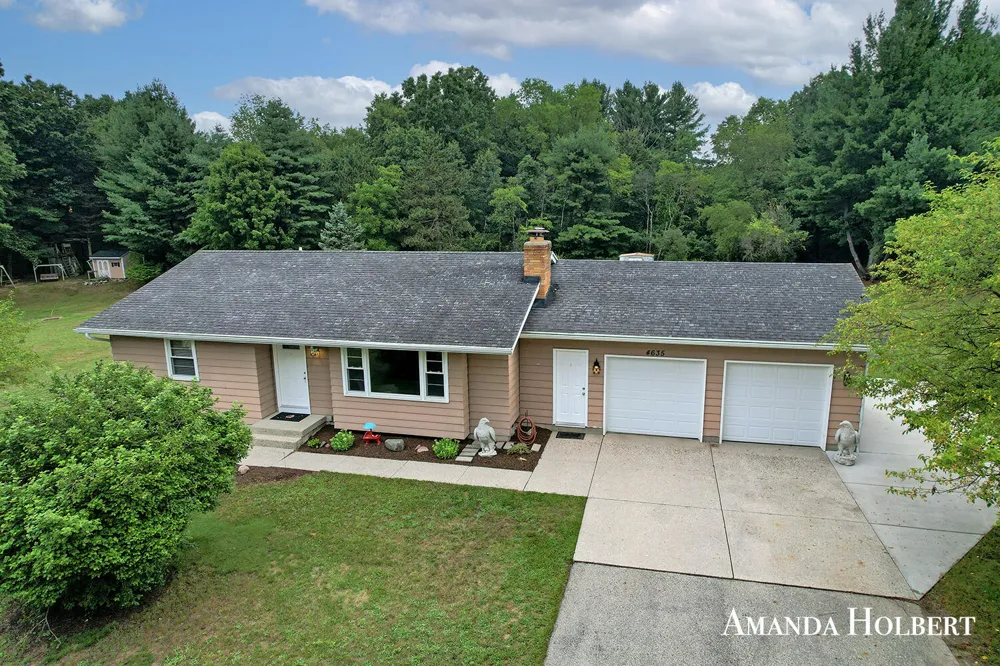 4635 12 Mile Road NE Rockford, MI 49341