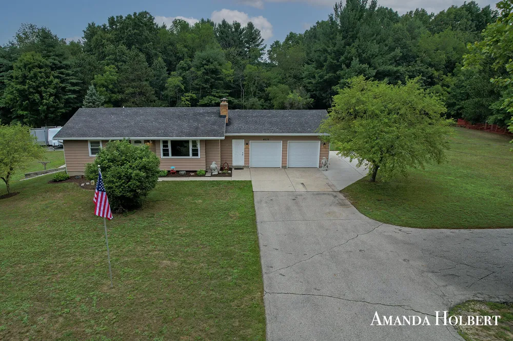 4635 12 Mile Road NE Rockford, MI 49341
