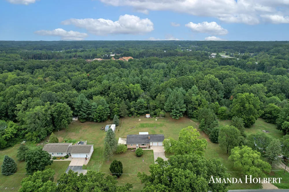 4635 12 Mile Road NE Rockford, MI 49341