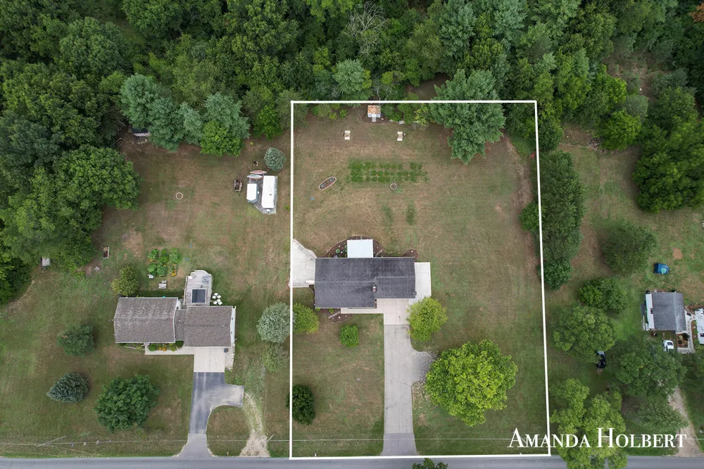 4635 12 Mile Road NE Rockford, MI 49341