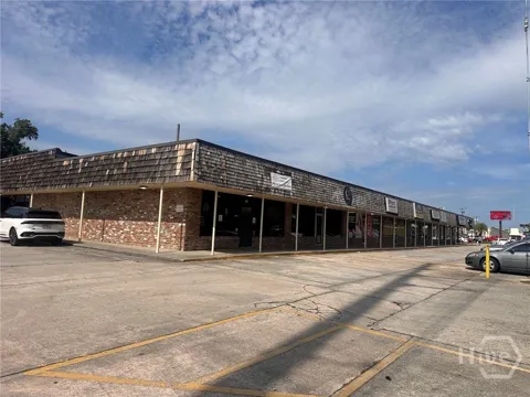 103 E Montgomery Crossroads Cross #125