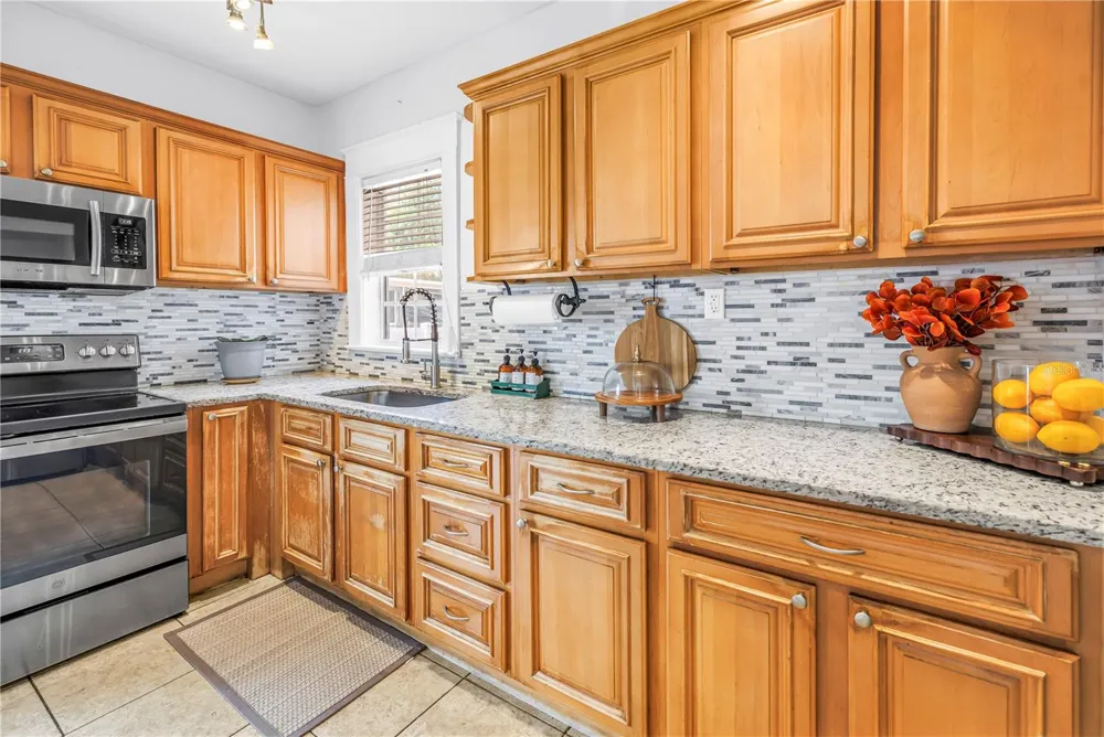 2711 W FIG STREET Tampa, FL 33609