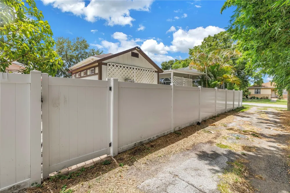 2711 W FIG STREET Tampa, FL 33609
