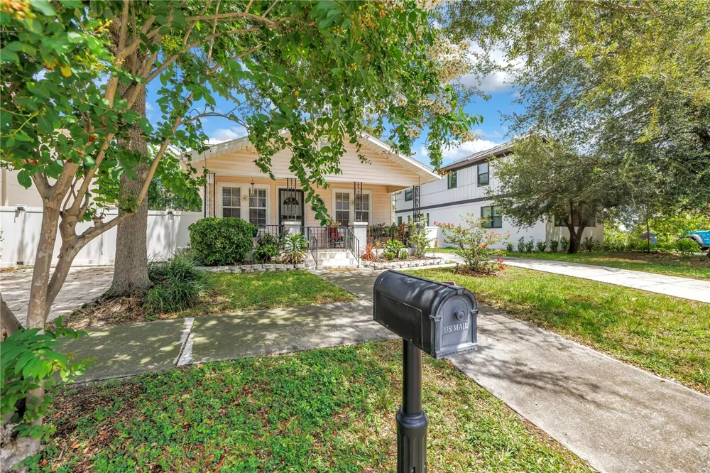 2711 W FIG STREET Tampa, FL 33609
