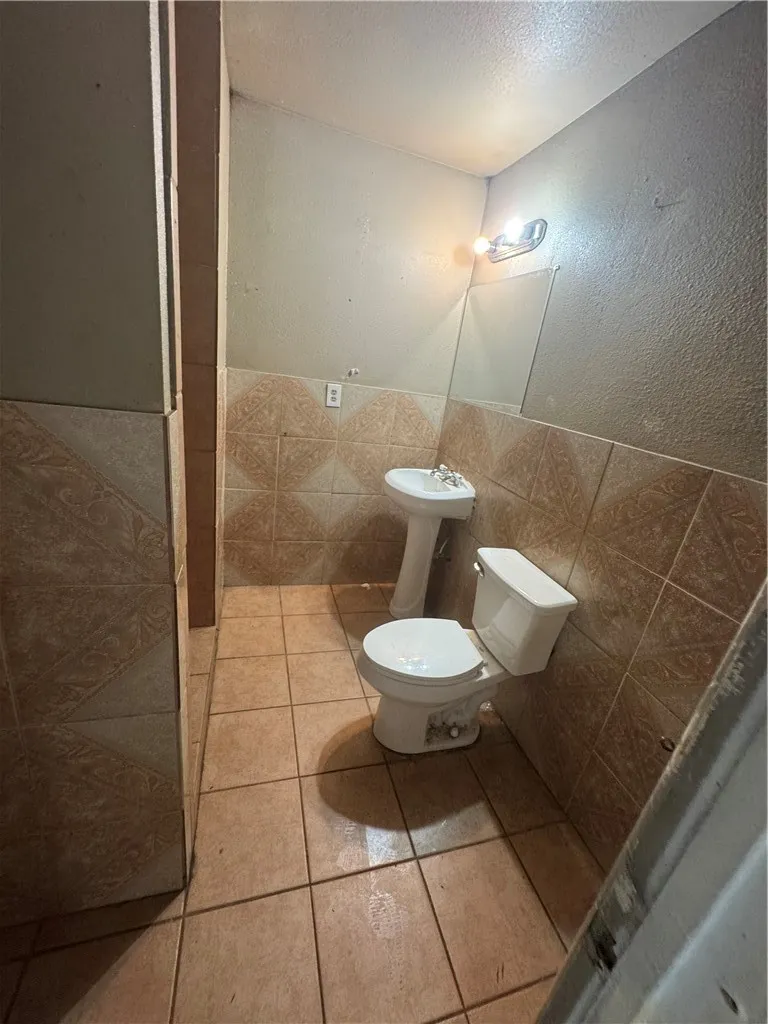 904 W Walton Street Beeville, TX 78102