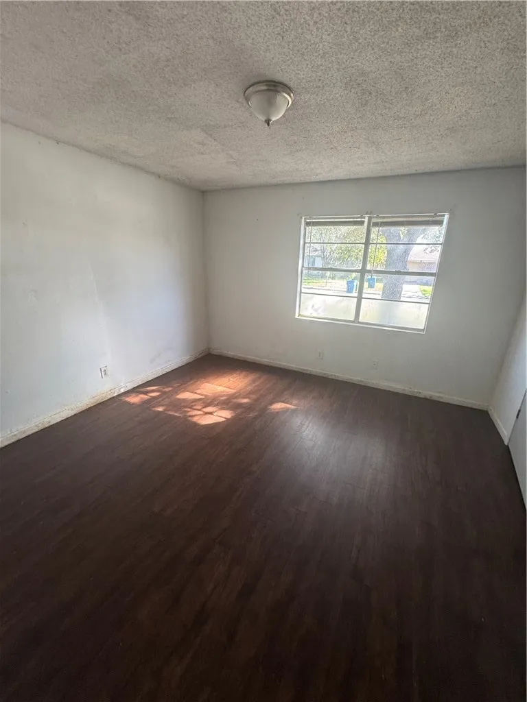 904 W Walton Street Beeville, TX 78102