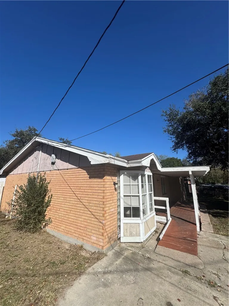 904 W Walton Street Beeville, TX 78102