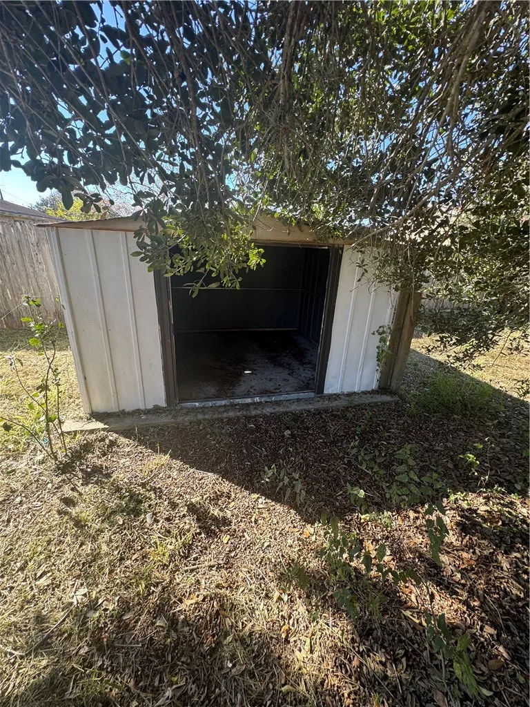 904 W Walton Street Beeville, TX 78102