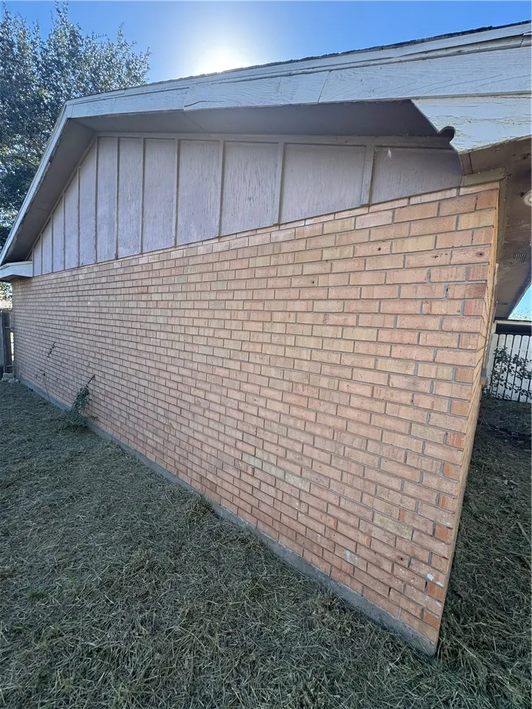 904 W Walton Street Beeville, TX 78102