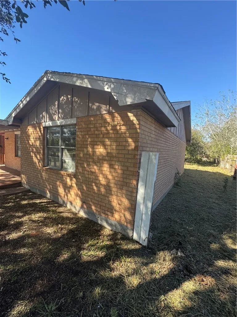 904 W Walton Street Beeville, TX 78102