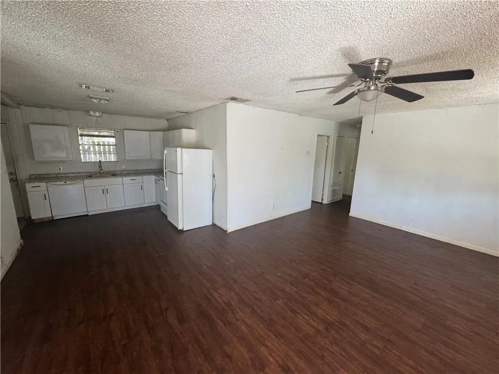 904 W Walton Street Beeville, TX 78102