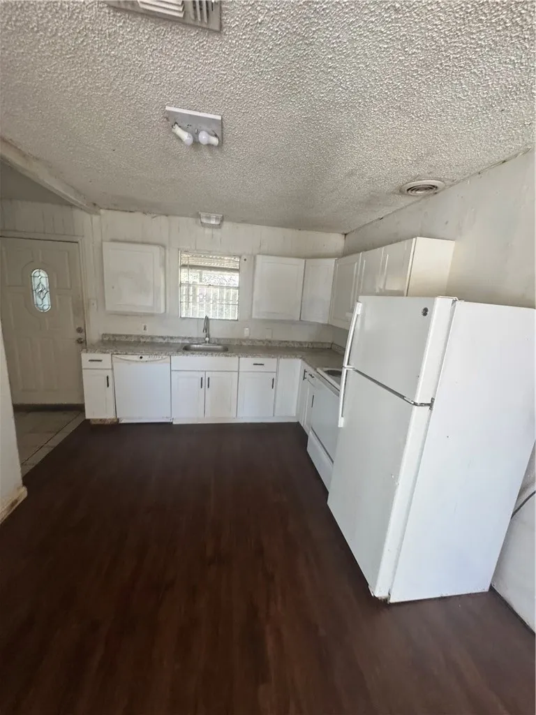 904 W Walton Street Beeville, TX 78102