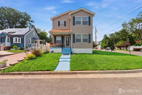 1738 W 3rd Street W