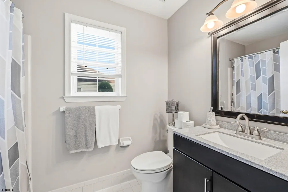 4760 Andorea Dr Mays Landing, NJ 08330