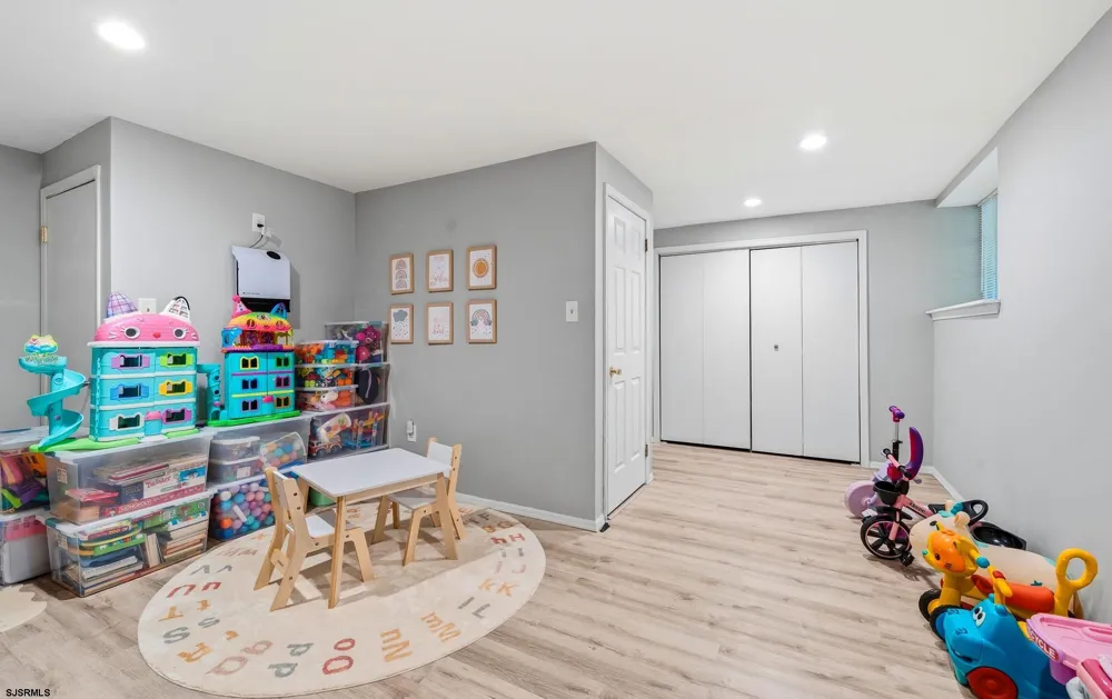 4760 Andorea Dr Mays Landing, NJ 08330
