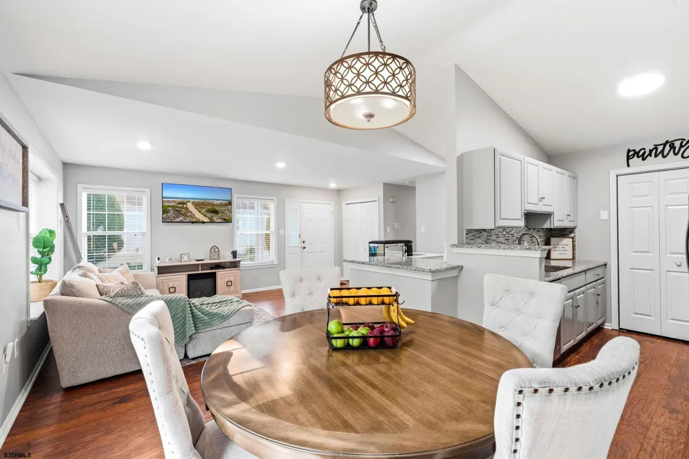 4760 Andorea Dr Mays Landing, NJ 08330